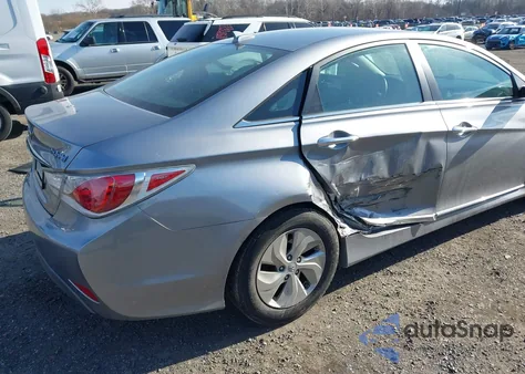 2015 Hyundai Sonata Hybrid from USA, damaged, VIN KMHEC4A46FA129848